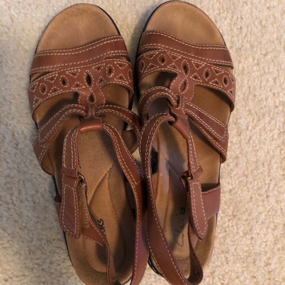 Size 8W Clarks sandals
